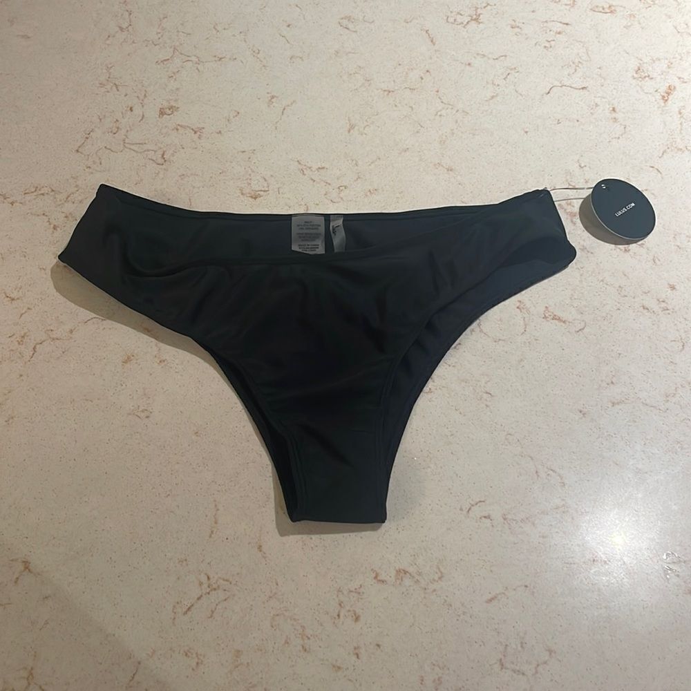 Lulu’s NWT black solid bottoms SZ medium